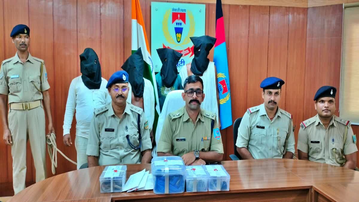 खूंटी में अफीम तस्करों के खिलाफ बड़ी कार्रवाई, 12 लाख की अफीम के साथ 4 गिरफ्तार