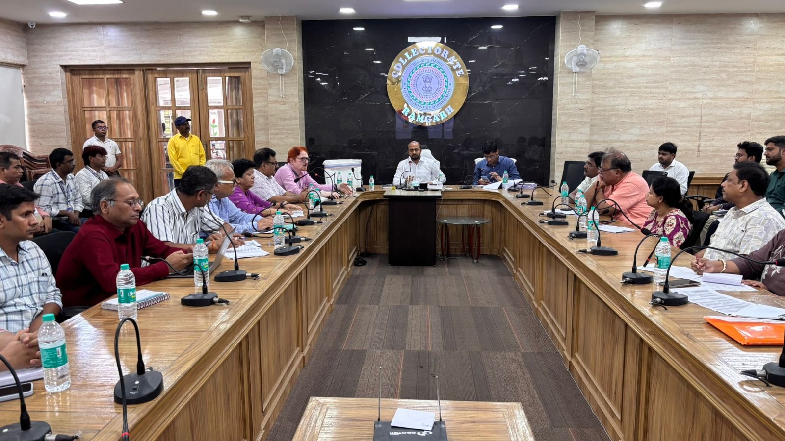 स्वास्थ्य विभाग द्वारा किए जा रहे कार्यों को लेकर उपायुक्त की अध्यक्षता में हुआ समीक्षा बैठक