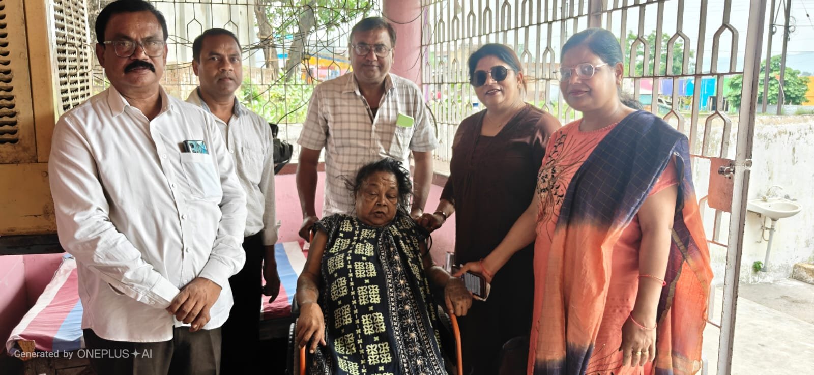 नर सेवा नारायण सेवा: भारत विकास परिषद ने दिव्यांग महिला को व्हीलचेयर प्रदान किया