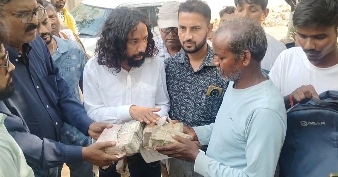 लंबे संघर्ष के बाद पीड़ित आदिवासी परिवार को मिला 10 लाख मुआवजा : देवेन्द्र नाथ महतो
