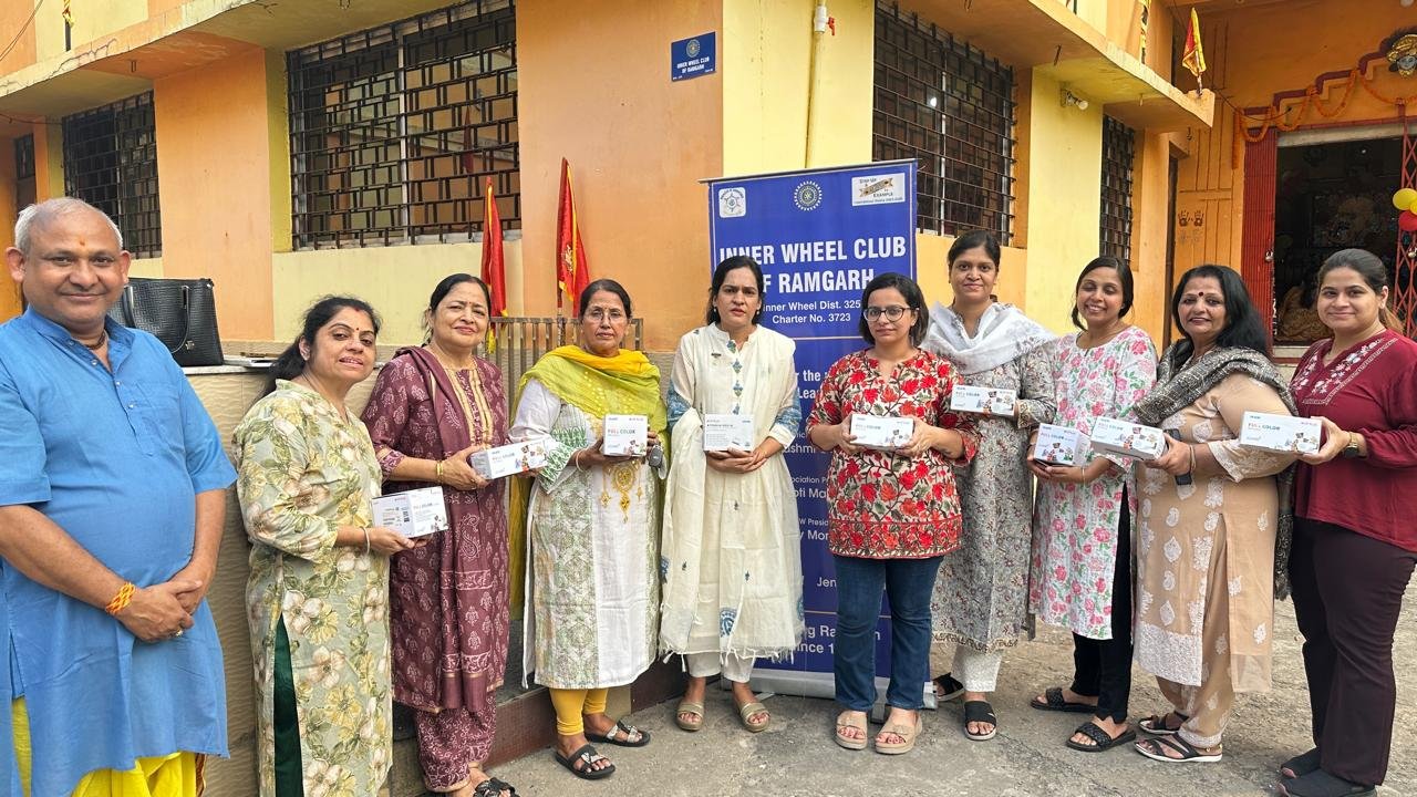 इनरव्हील क्लब रामगढ़ ने किला मंदिर में सीसीटीवी कैमरा लगवाया