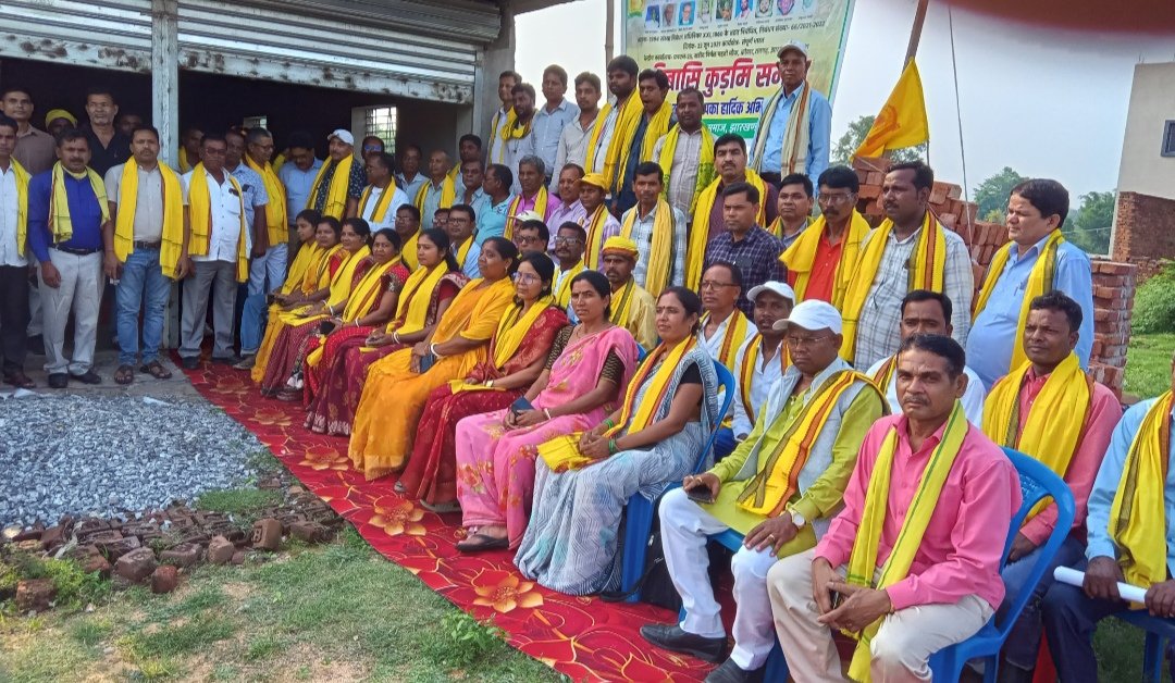 आदिबासी कुड्मि समाज की बैठक में नए पदाधिकारी को किया गया सम्मानित