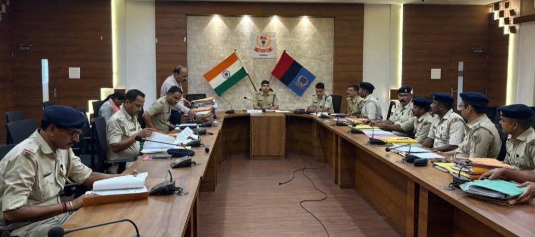 जिला के एसपी ने वर्ष 2022 के पूर्व के लंबित कांडों की समीक्षा की