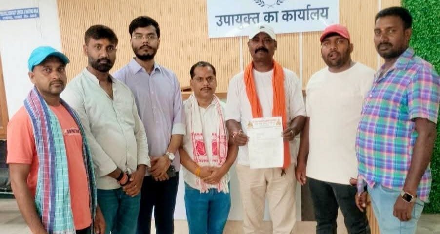 श्री श्री रामनवमी पूजा महासमिति ने राष्ट्रपति के नाम उपायुक्त को सौंपा ज्ञापन