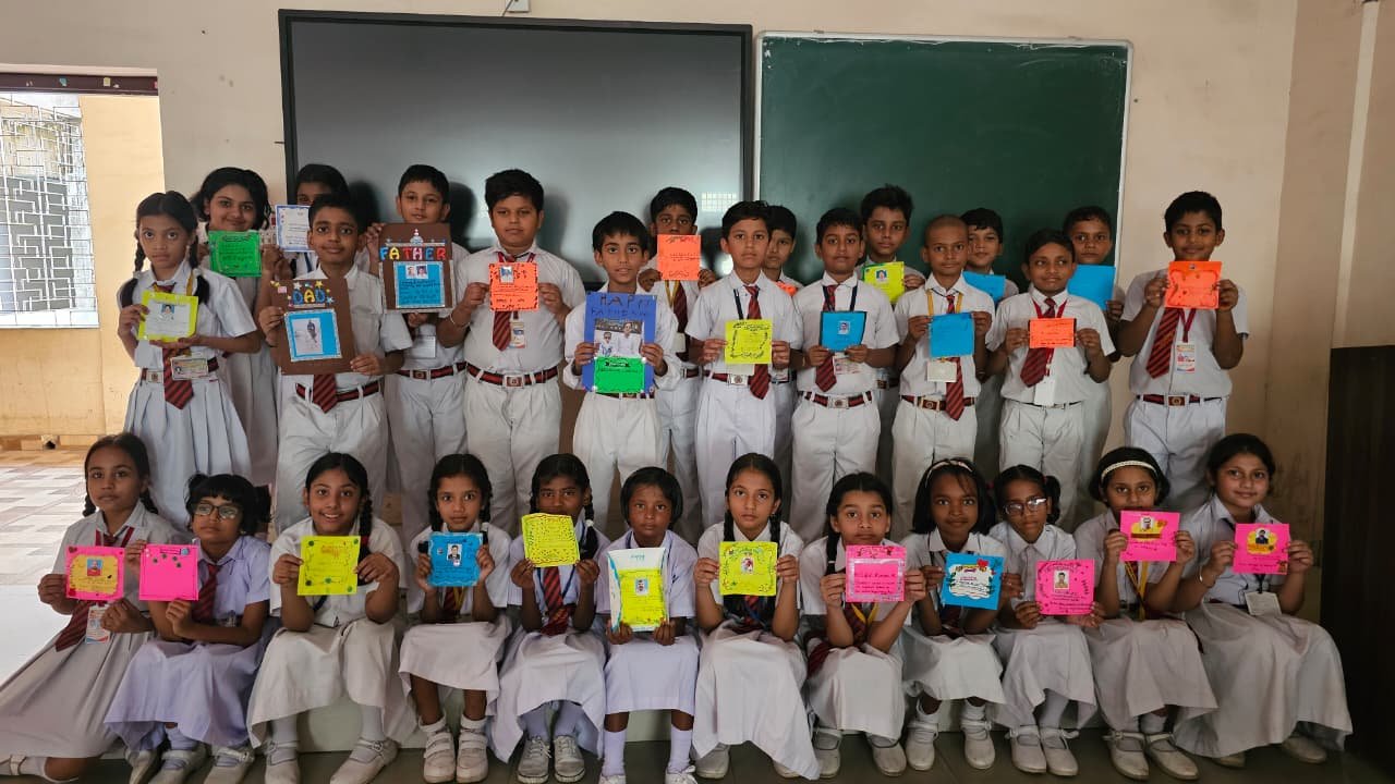 फादर्स डे पर विद्यार्थियों ने व्यक्त किया अपने पिताओं के प्रति प्रेम और सम्मान