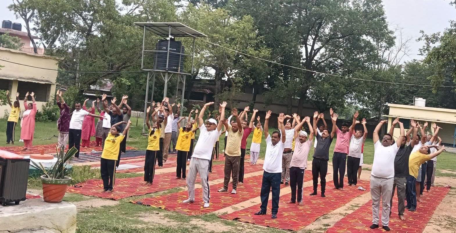 माहत्मा गांधी हाई स्कूल में मनाया गया 12वां अंतर्राष्ट्रीय योग दिवस