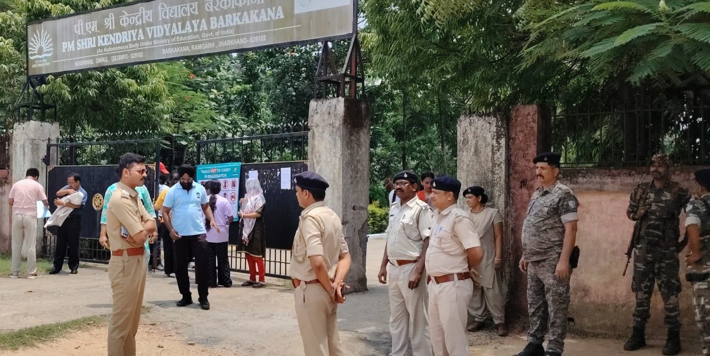 नीट परीक्षा शांतिपूर्ण हुआ संपन्न छात्र-छात्राओं के चेहरे पर दिखी खुशी