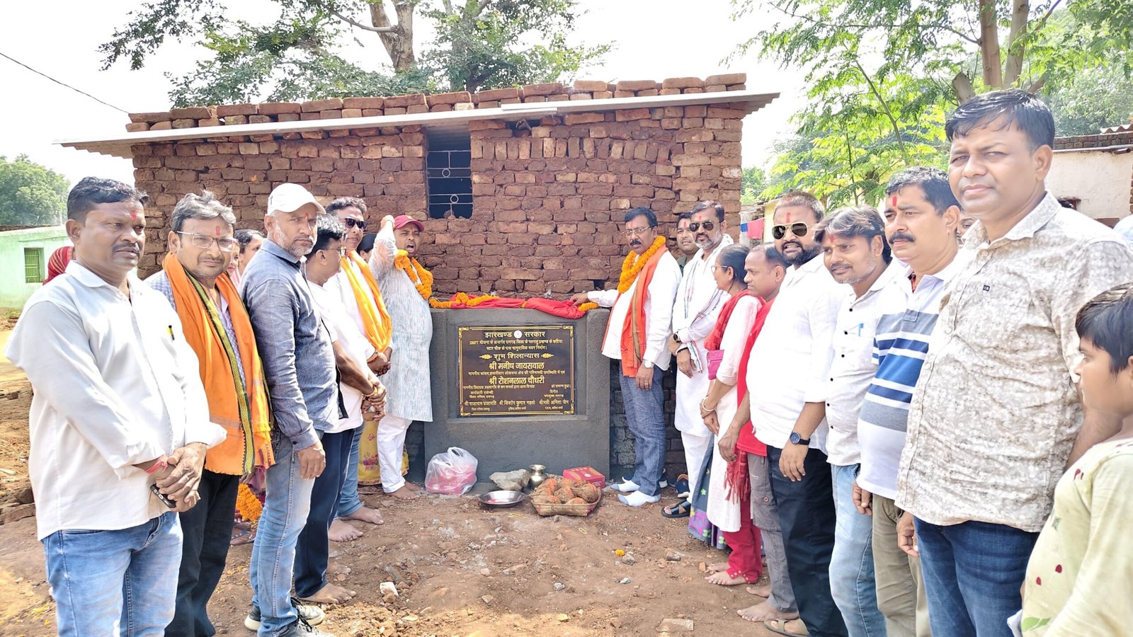 कटिया स्टार चौक के पास सामुदायिक भवन निर्माण कार्य का हुआ शिलान्यास