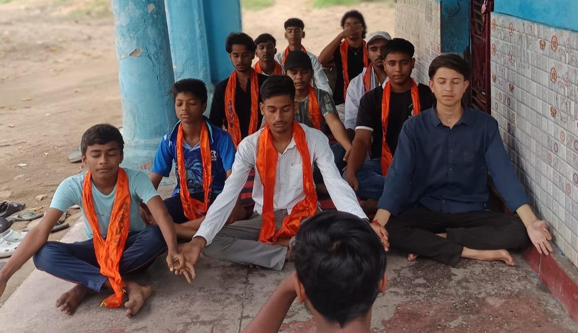 अभाविप ने गोला में लगाया योग शिविर, युवाओं को स्वस्थ जीवन का दिया संदेश