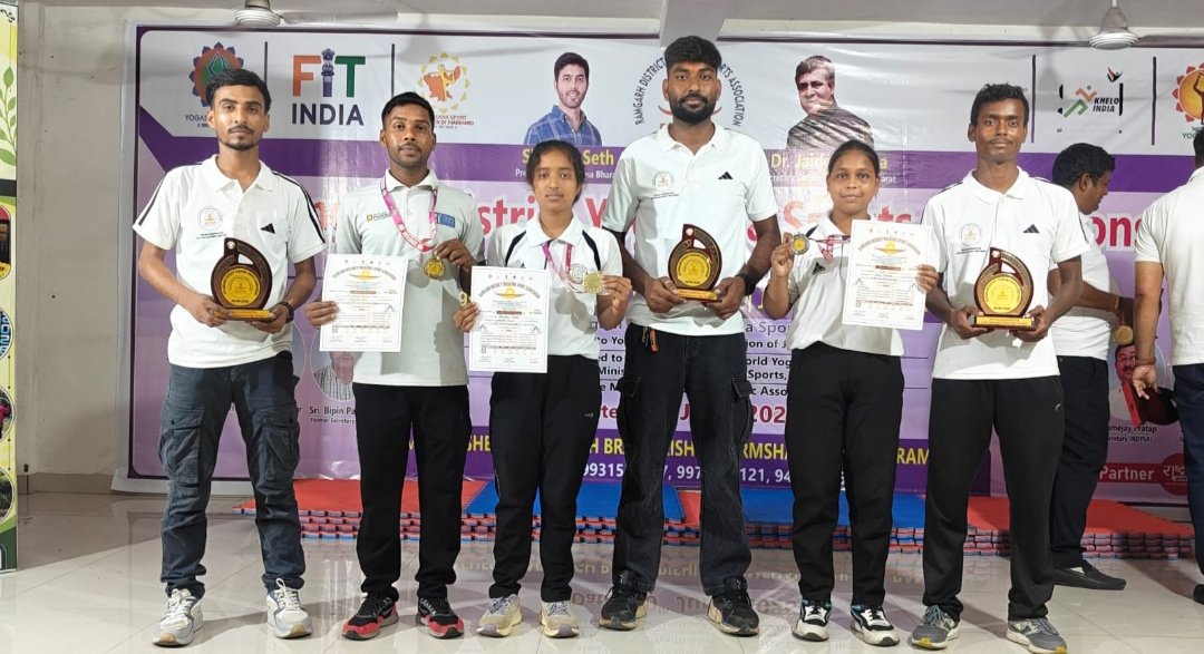 राधा गोविंद विश्वविद्यालय के छात्र-छात्राओं ने योगासन प्रतियोगिता में लहराया परचम,जीते कई मेडल