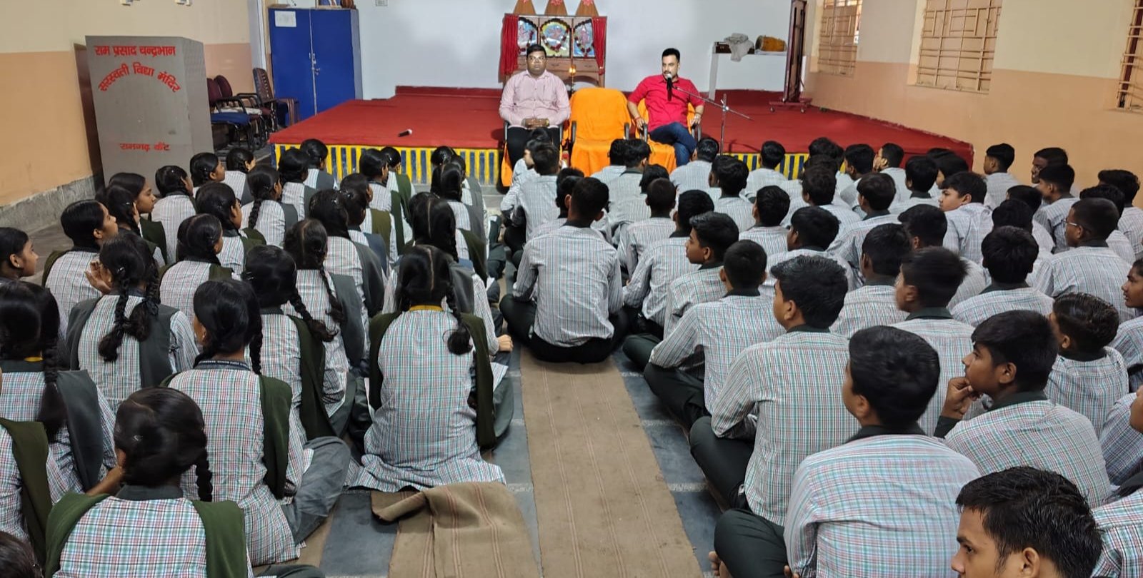 जीवनरूपी रथ में सारथी जैसे मित्र और गुरु श्रीकृष्ण की तरह रखना चाहिए : अभिषेक पांडेय