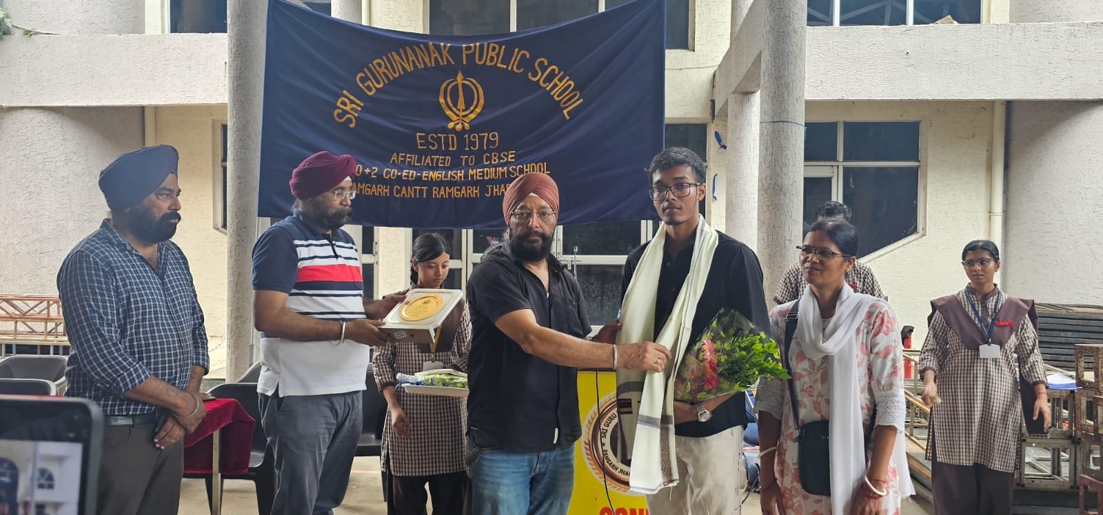 श्री गुरु नानक पब्लिक स्कूल में गौरवपूर्ण क्षण : आईआईटी में सफलता एवं न्यूज़लेटर का विमोचन
