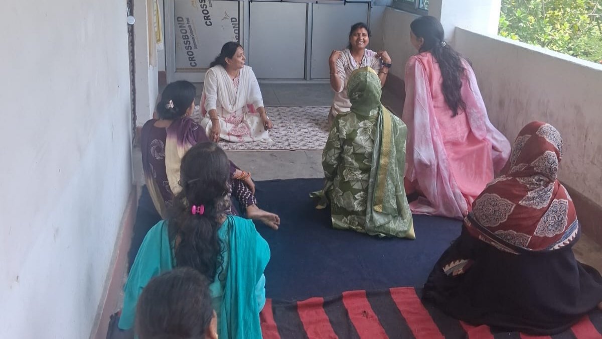 चितरपुर महाविद्यालय में राष्ट्रीय सेवा योजना के तहत योग का आयोजन