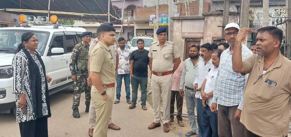 मुहर्रम पर्व को देखते हुए जिला के एसपी ने कई थाना क्षेत्र का दौरा किया