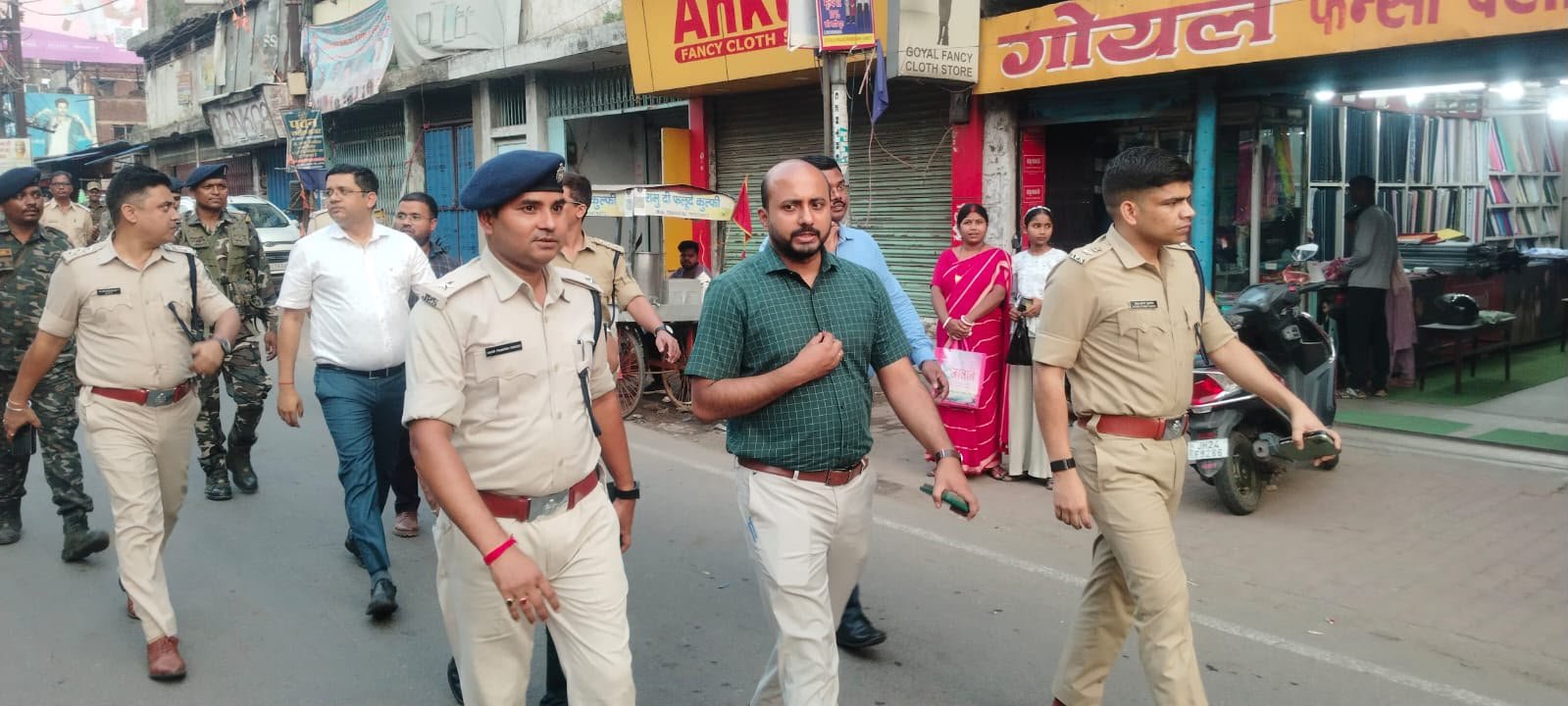 मोहर्रम पर्व के मद्देनजर डीसी एवं एसपी की अगुवाई में रामगढ़ और चितरपुर में किया गया फ्लैग मार्च