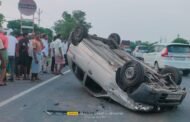 दिगवार बाईपास सड़क पर आल्टो कार पलटी, ड्राइवर घायल