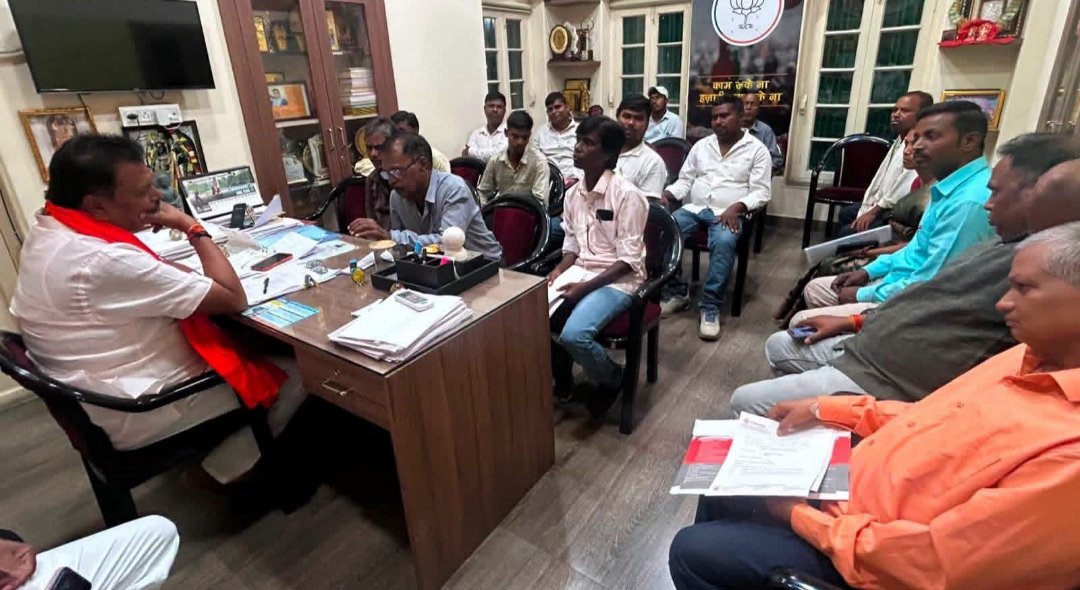 सांसद सेवा कार्यालय में दिनभर जनता के बीच रहे सांसद मनीष जायसवाल