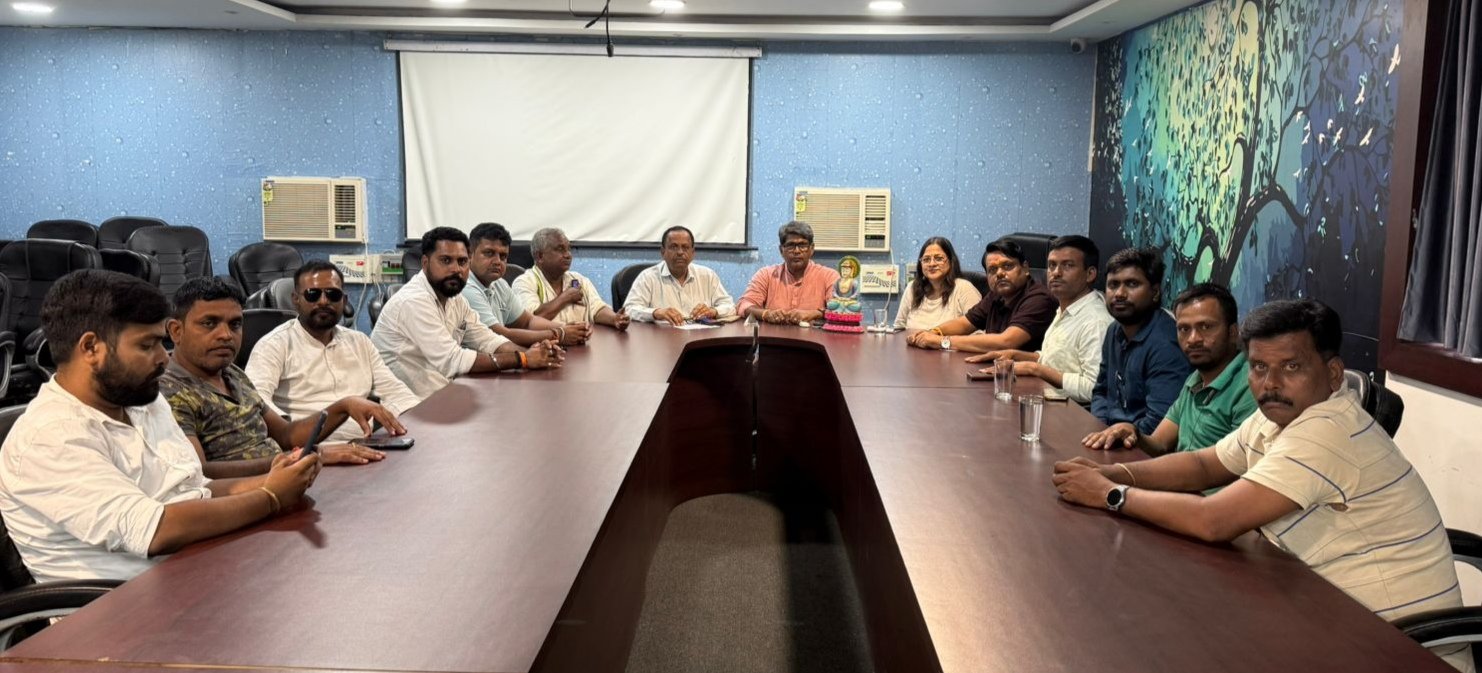 युवा संवाद चौपाल यात्रा समापन समारोह एवं कार्यकारिणी बैठक की तैयारियों को लेकर युवा राजद की समीक्षा बैठक संपन्न