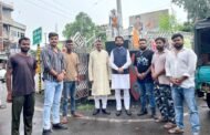 सामाजिक संगठन रामगढ़ बचाओ संघर्ष समिति ने महात्मा गांधी को पहनाया नया चश्मा