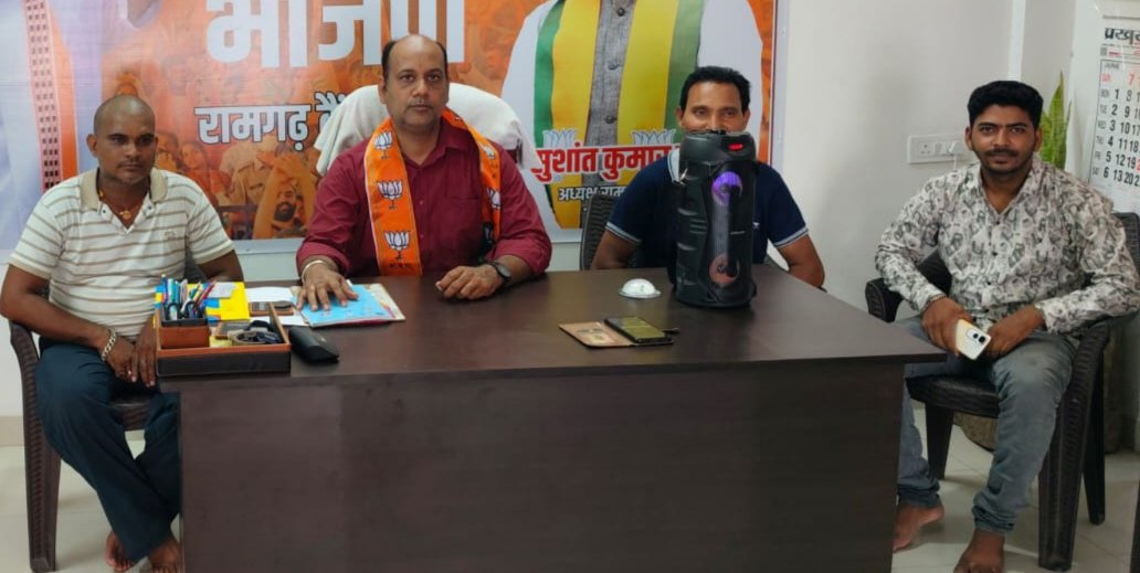 प्रधानमंत्री नरेंद्र मोदी के 'मन की बात' कार्यक्रम के 135वें एपिसोड का रामगढ़ कैंट मंडल में सामूहिक श्रवण
