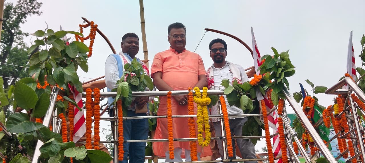 हूल दिवस पर सांसद पहुंचे सिद्धू-कान्हू मुर्मू चौक,सिद्धू- कान्हू को किया नमन
