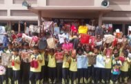 कपड़े और पेपर बैग के साथ बच्चों ने दिया प्लास्टिक मुक्त जीवन का संदेश