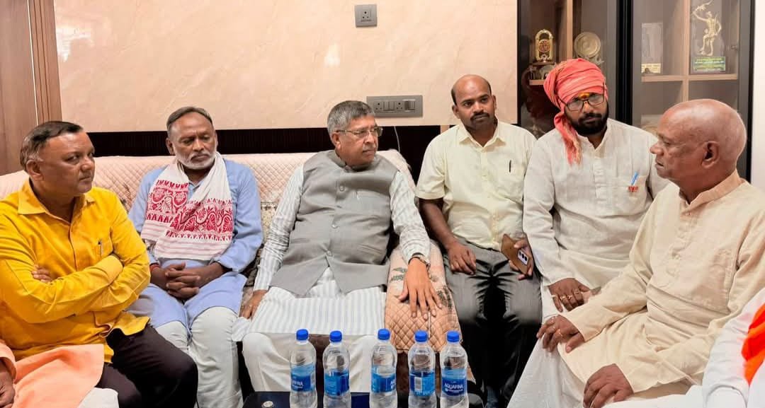 भाजपा के प्रदेश अध्यक्ष पहुंचे बड़कागांव,पूर्व विधायक की पत्नी के निधन पर शोक व्यक्त किया