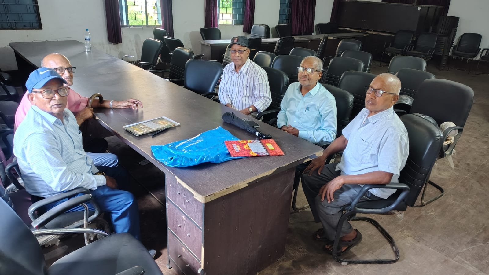 पतरातू में पेंशनर्स कल्याण समाज की हुई बैठक