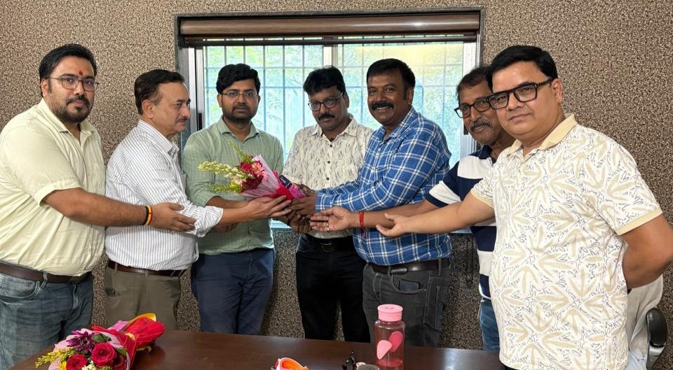 रोटरी क्लब आफ रामगढ़ ने डॉक्टर्स और सी ए को सम्मानित कर रोटरी क्लब के सत्र का किया आगाज
