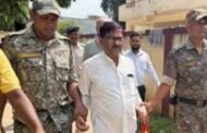 बोकारो के पेटरवार में प्रधान सहायक 8 हजार रुपये घूस लेते रंगेहाथ गिरफ्तार