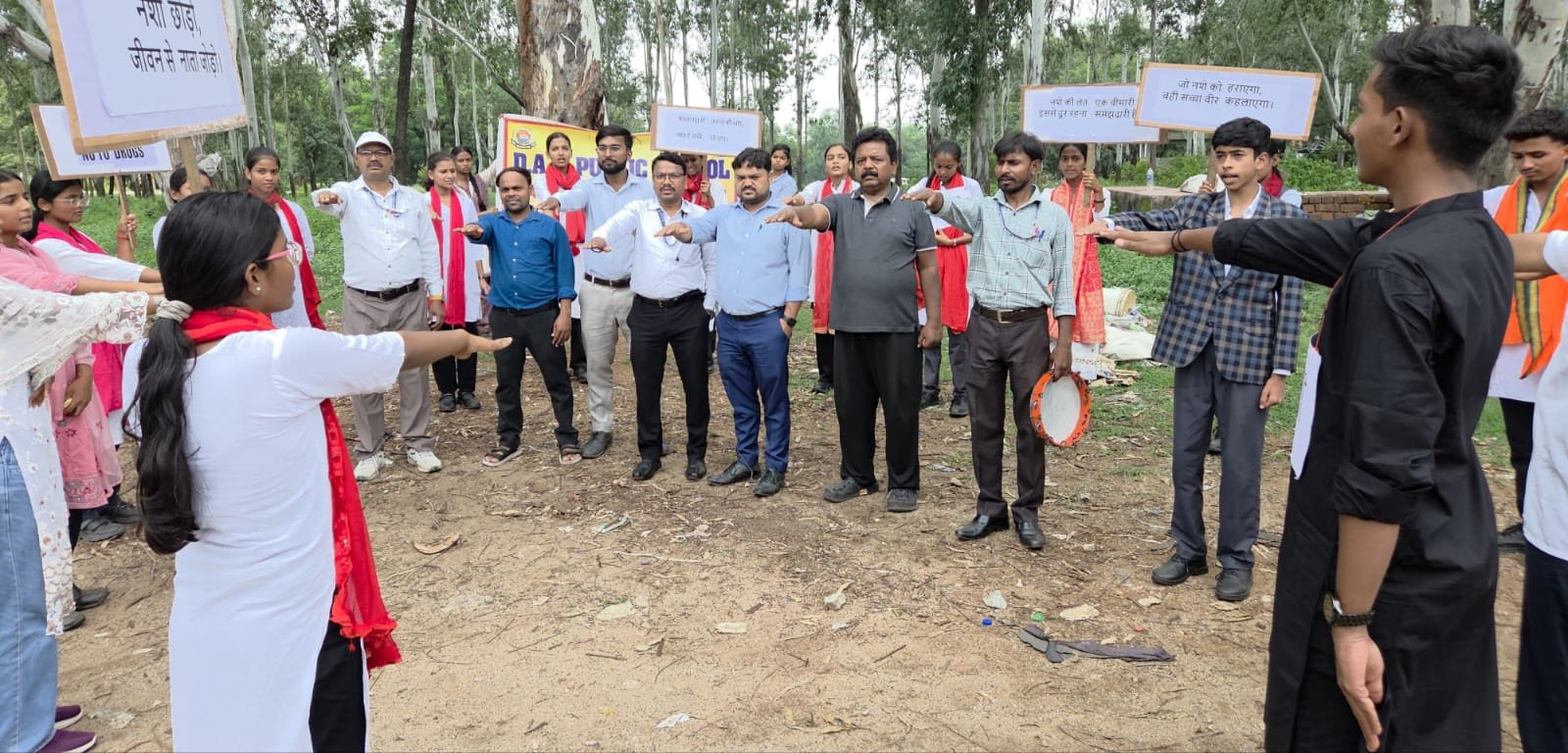 डीएवी रजरप्पा का नुक्कड़ नाटक 'नशा मौत का सौदागर' बना जनजागरण का सशक्त माध्यम