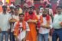अस्पताल में इलाजरत गंभीर रूप से घायल मजदूर से मिले विस्थापित प्रभावित संघर्ष मोर्चा के प्रतिनिधि