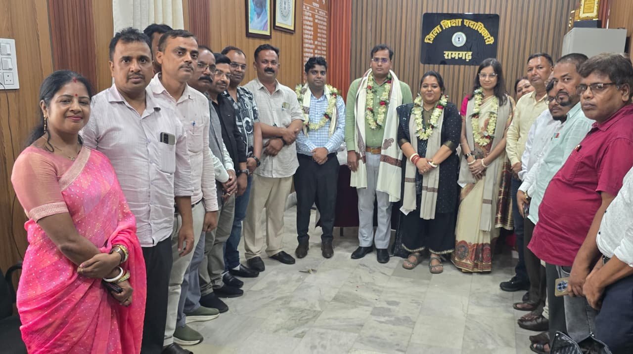 शिक्षक संघ ने डीईओ और डीएसई का विदाई सह स्वागत समारोह का आयोजन