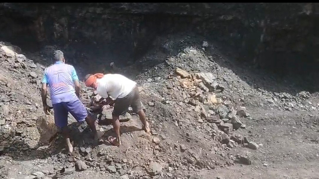 उरीमारी के लुरूंगा जंगल में अवैध कोयला खनन के दौरान चाल धंसी, दो मजदूरों की मौत
