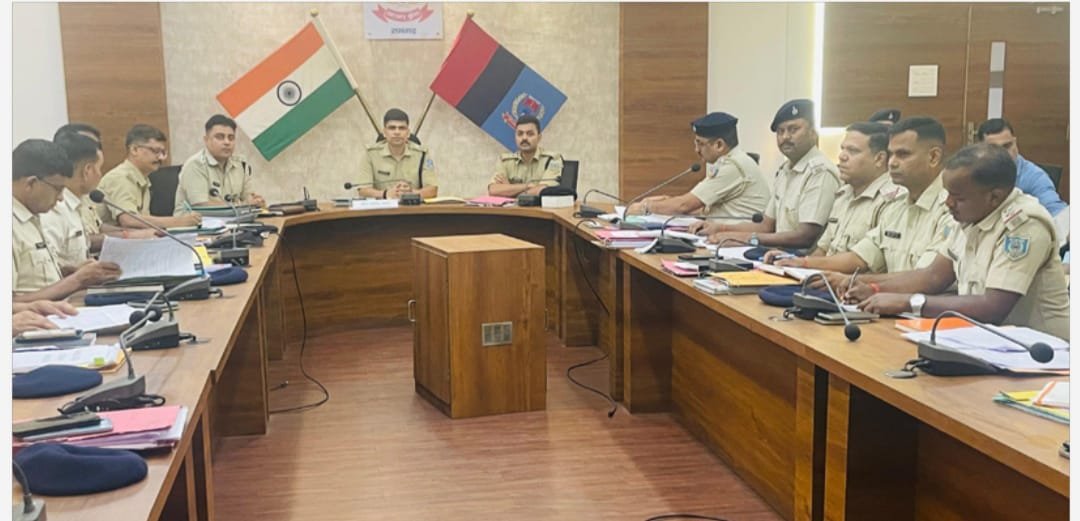 जिला पुलिस कार्यालय में एसपी ने की अपराध समीक्षा बैठक