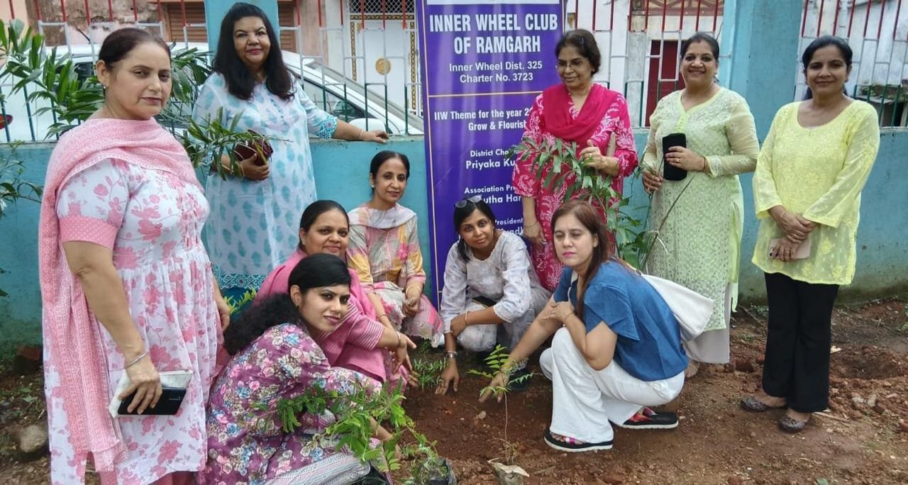 इनरव्हील क्लब ने वृक्षारोपण अभियान का आयोजन किया