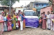 इनरव्हील क्लब ऑफ रामगढ़ ने मिलोनी क्लब के निकट मच्छरदानी वितरण कार्यक्रम किया