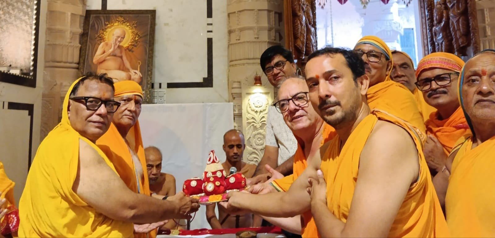 जैन समाज ने किया मुनिसंघ से चातुर्मास का निवेदन
