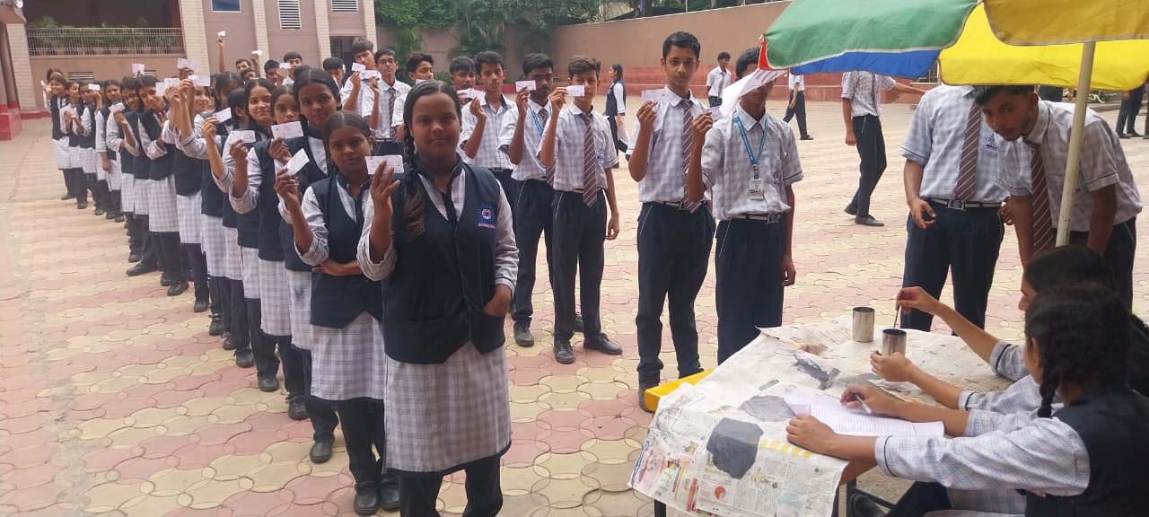 आयुष डिप्टी हेड बॉय और निष्ठा डिप्टी हेड गर्ल निर्वाचित