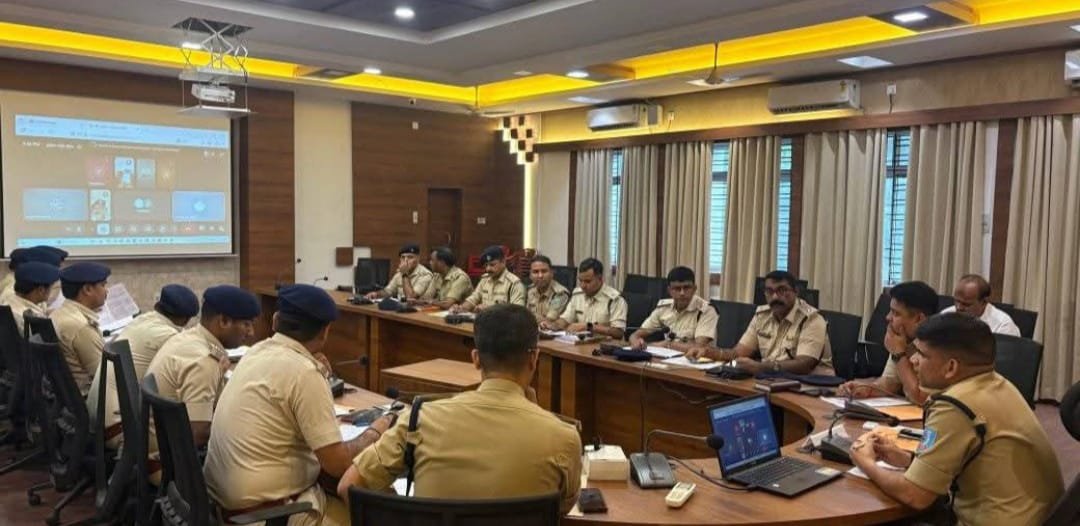 रामगढ़ एसपी ने आपराधिक कानून के प्रभावी क्रियान्वयन को लेकर बैठक किया