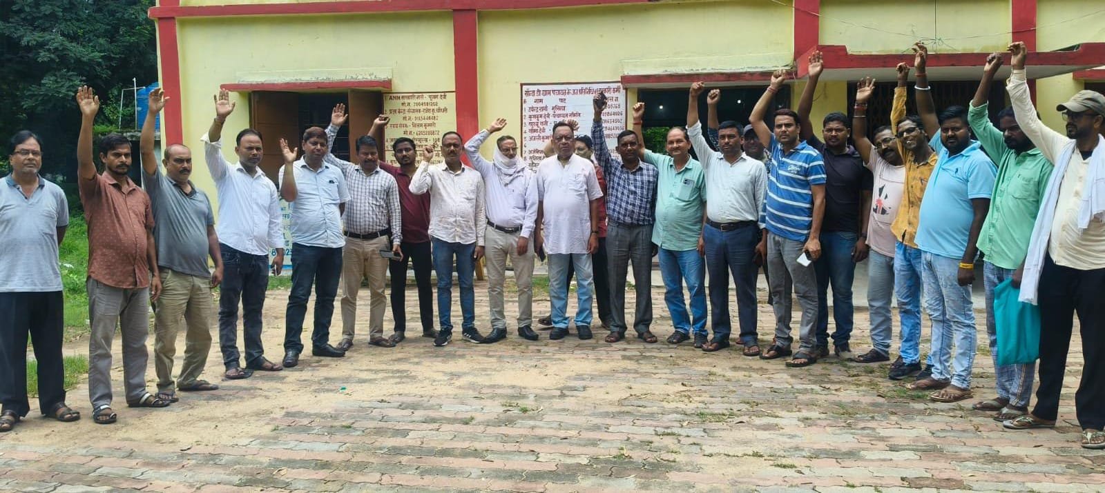 सौंदा डी में बढ़ते चोरी की घटना से परेशान ग्रामीणों ने किया बैठक
