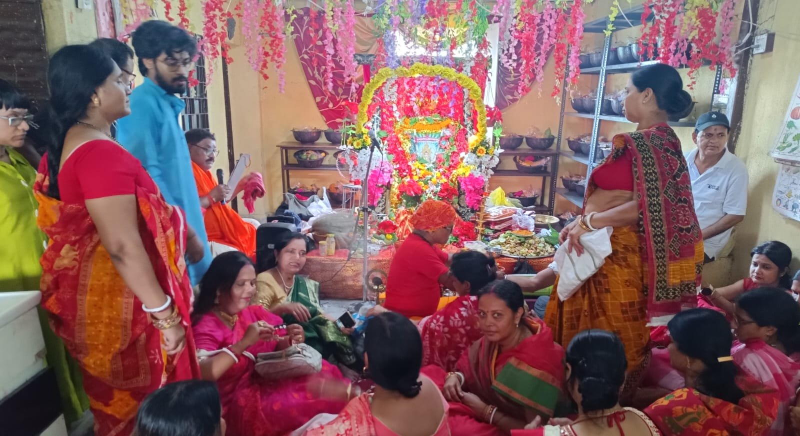 मां विपोदतारिणी पूजा के मौके पर माता के मंदिरों में उमड़ी भीड़