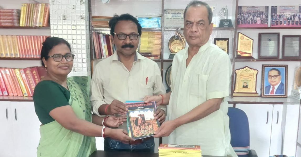 शांतिधारा फाउंडेशन ने विद्यालय को 40 नई पुस्तक प्रदान की