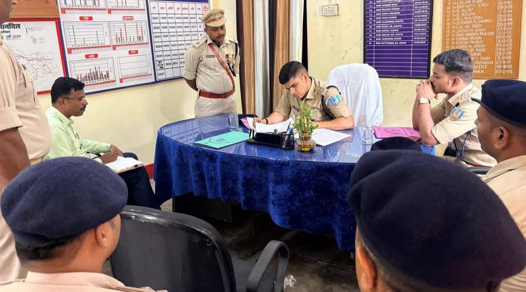 रामगढ़ एसपी ने पतरातू पुलिस निरीक्षक कार्यालय का किया निरीक्षण