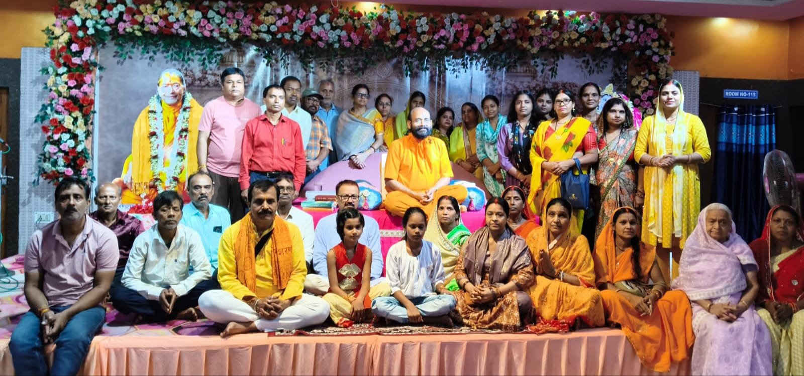 जितने आतुर क्षण हैं सगाई के , उतने ही निष्ठुर क्षण जुदाई के, सजल नेत्रों की पीर कह गई,कैसे होते क्षण विदाई के