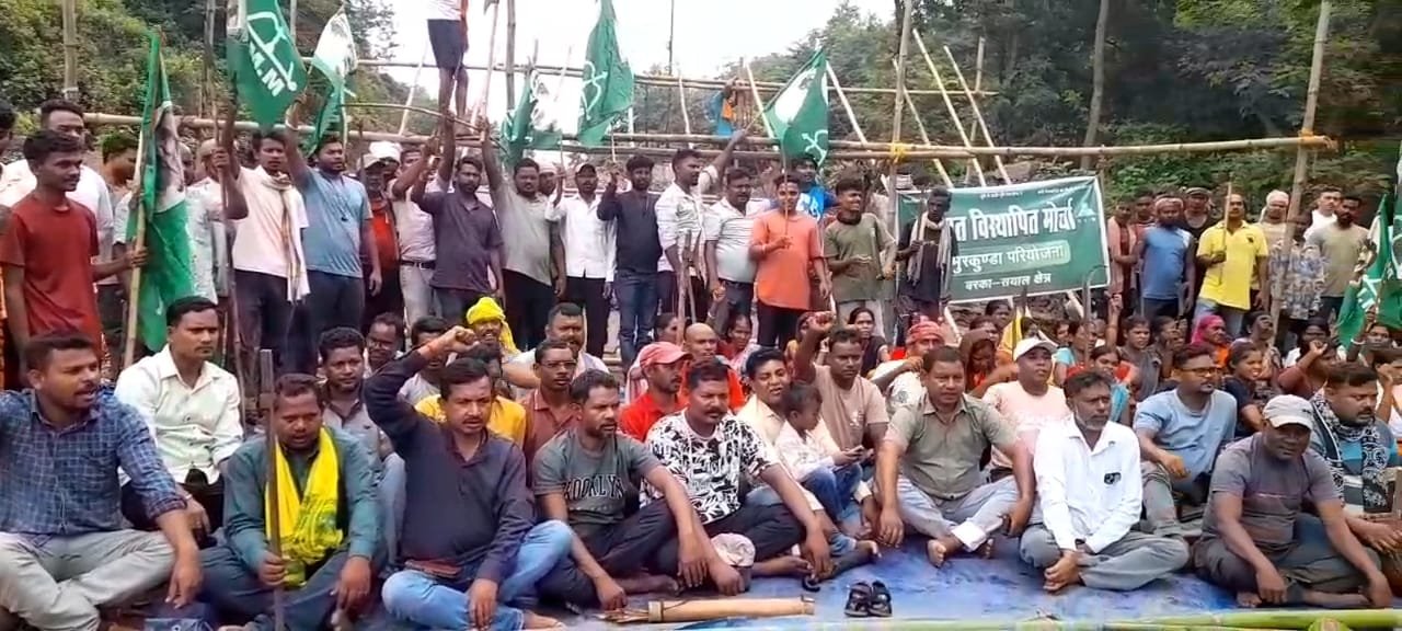 आरपार के मूड में विस्थापित,तीर- धनुष और पारंपरिक हथियारों के साथ बीएलए आउटसोर्सिंग का काम पूरी तरह ठप