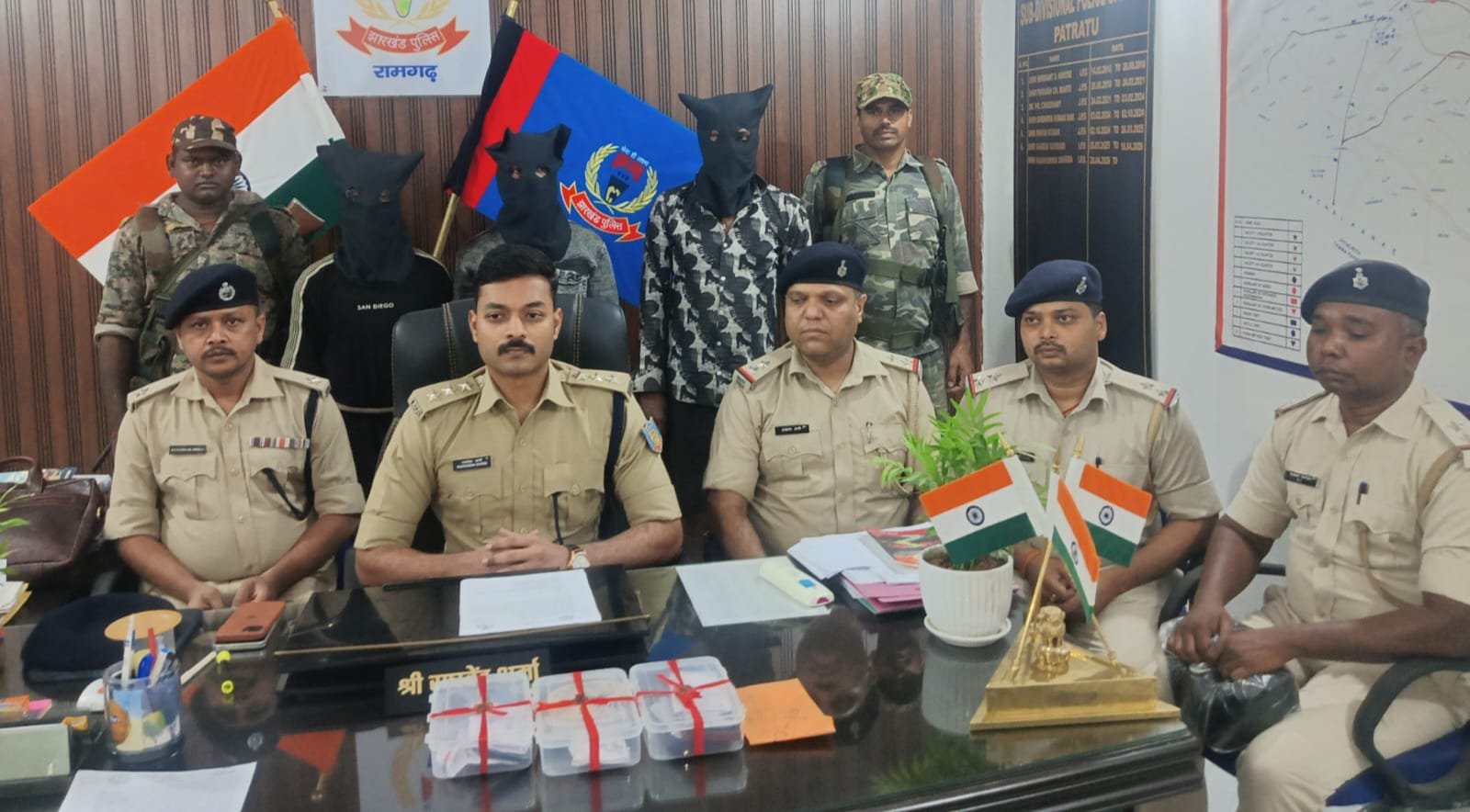 रामगढ़: पतरातु पुलिस ने ब्राउन शुगर के साथ तीन अपराधियों को गिरफ्तार किया