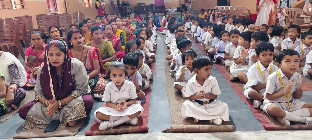 शिशु वाटिका अभिभावक शिक्षा कार्यक्रम में अभिभावकों को दिया गया प्रशिक्षण