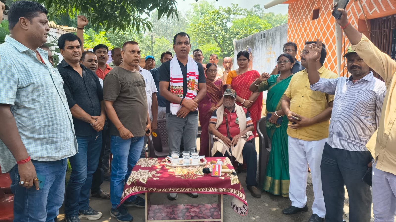 गिद्दी में भूतपूर्व सैनिक गुप्तेश्वर ठाकुर को सम्मानित किया गया