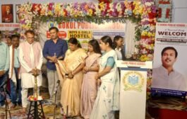 गोकुल पब्लिक स्कूल में छात्र-छात्राओं के नवनिर्मित हॉस्टल का पूर्व उपमुख्यमंत्री सुदेश महतो ने किया उद्घाटन